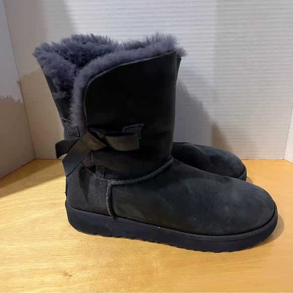 UGG Classic Knot Genuine Shearling Lined Short Boot Blue Size 9 #M1016416 - Picture 3 of 10